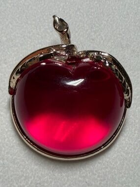 Vintage 1972 SARAH COVENTRY Burgundy Apple Jelly Belly Brooch